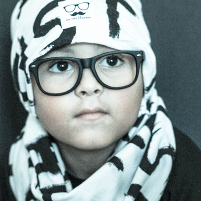 Graffiti artist beanie hat & infinity scarf set monochrome  - Thumbnail 2