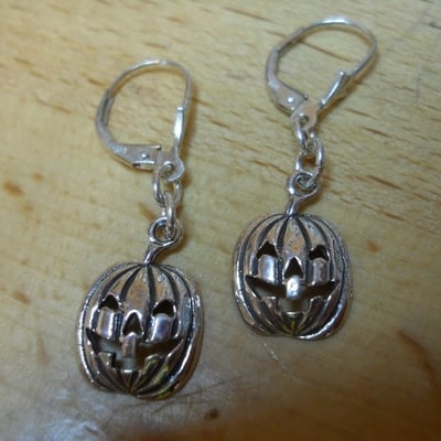 Grinning jack o lantern earrings