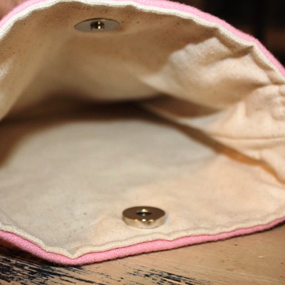 P406 across body pouch