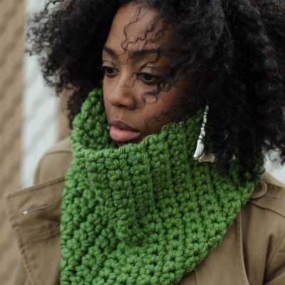 Green chunky cowl