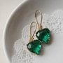 vintage emerald green earrings.-1