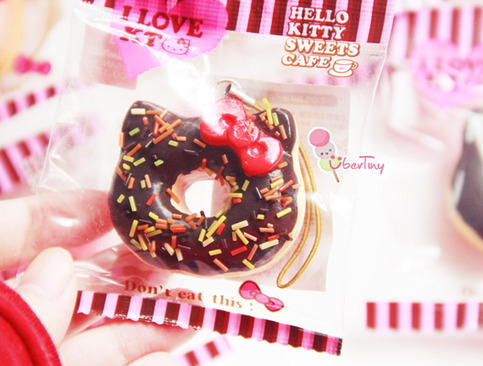 ハローキティ　Well Well Doughnut Amazon.com: SANRIO Hello Kitty Big Donut Cute Squishy Ball