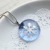 glass snow flake necklace. - Thumbnail 1