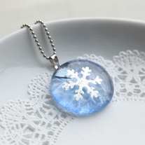 glass snow flake necklace. - Thumbnail 2