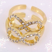 Endless Allure Ring in Gold