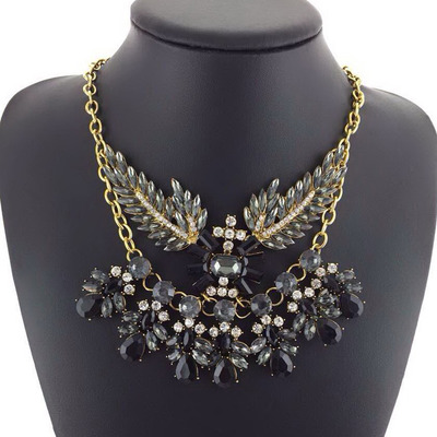 Leaflet collar necklace 