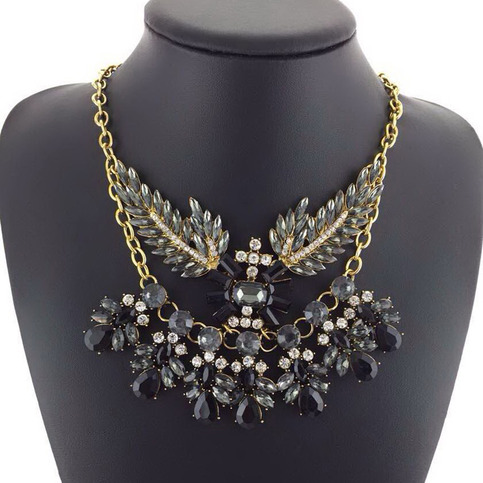 Leaflet Collar Necklace 