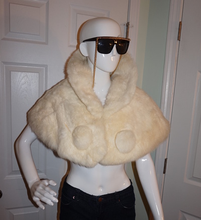 Vintage kronfield furs white rabbit fur collar 
