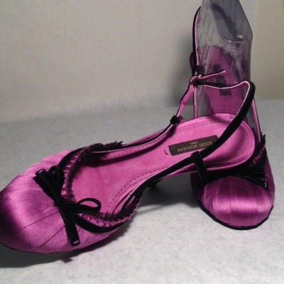 Louis vuitton purple satin pump