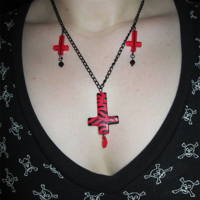 Inverted cross necklace with skull charm (red) - Thumbnail 5