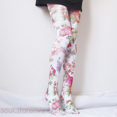 Retro romance // floral tights-leggings