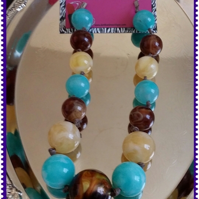 Marbled beaded necklace