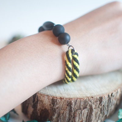 Bee Black Yellow Wooden Scrubbed Beads Cotton Bracelet BL0644