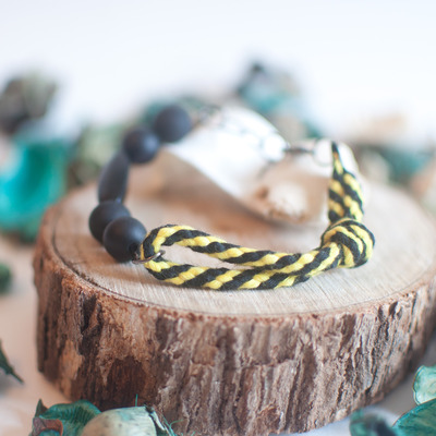 Bee black yellow wooden scrubbed beads cotton bracelet bl0644
