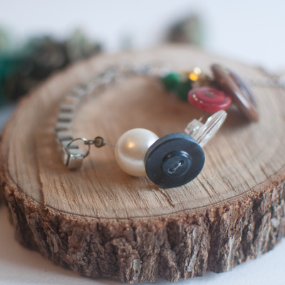 Button vintage antique charm bracelet, bl0750