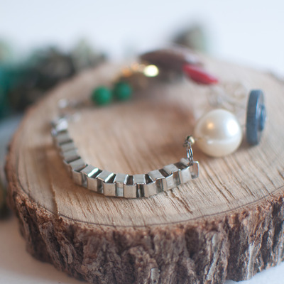 Button vintage antique charm bracelet, bl0750