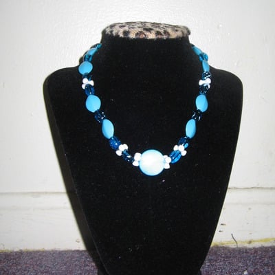 Aquamarine shell pendant necklace