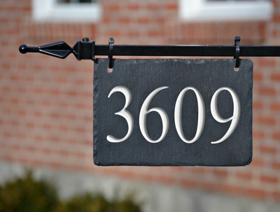 HANGING SLATE ADDRESS MARKER / HOUSE NUMBERS LAMPPOST