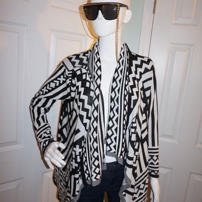 Vintage demanding black/white design throw jacket size m-l