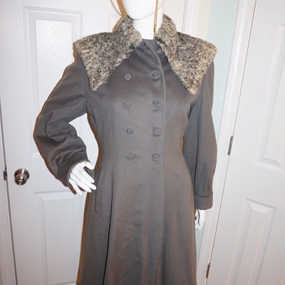 Vintage gray wool coat with curly lamb collar size s-m