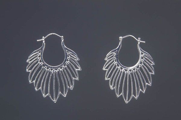 Native Feather Head Trace Earrings (Silver)