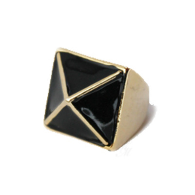 Pyramid ring - Thumbnail 1