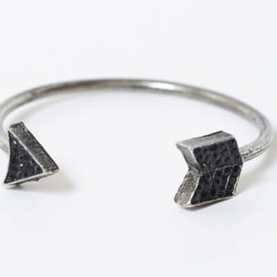 The diamond arrow bangle in silver