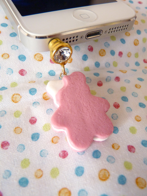 Bear cookie dust plug