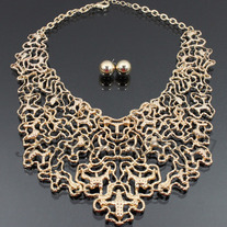 ON SALE! GOLD FILIGREE BIB STYLE CHOKER FASHION NECKLACE SET