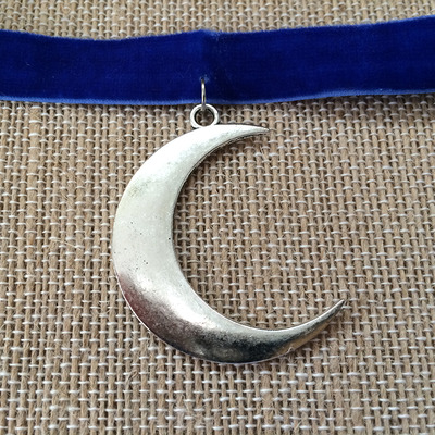 Serena moon choker in royal / silver