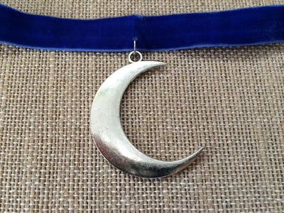Serena Moon Choker in Royal / Silver
