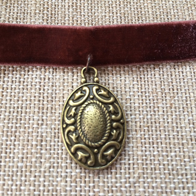 Moon and stars medallion choker in rust / brass