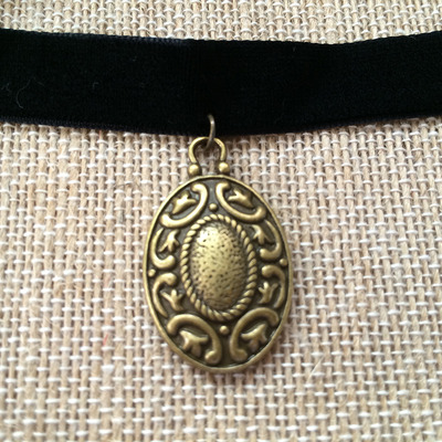 Moon and stars medallion choker in black / brass