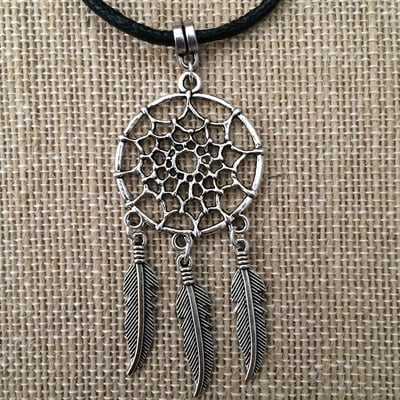 Dream catcher necklace in black / silver
