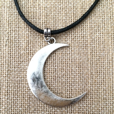 By the moon necklace in black / silver