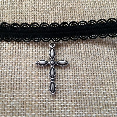 Cross my heart necklace in black / silver