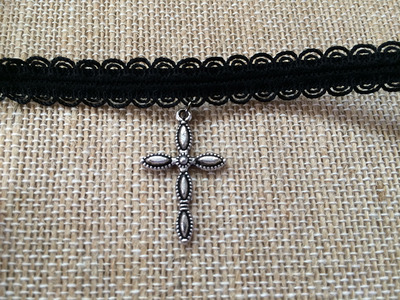 Cross My Heart Necklace in Black / Silver