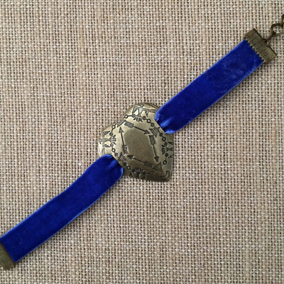 Piece of me bracelet in royal / brass