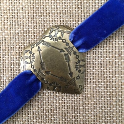 Piece of me bracelet in royal / brass