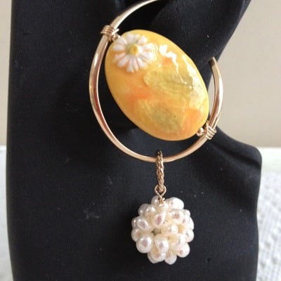 Yellow daisy w/pearl ball - Thumbnail 4