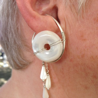 Mother-of-pearl donut