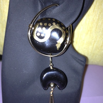 Black/gold with drop