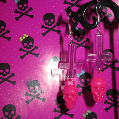 Skull and inverted cross earrings (pink) 