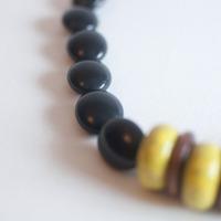 Bright Black & Yellow Vinyl Disc Beaded Necklace NL0699 - Thumbnail 3