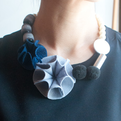 Fabric felt blue gray flower silver metal bar necklace nl0761 - Thumbnail 4