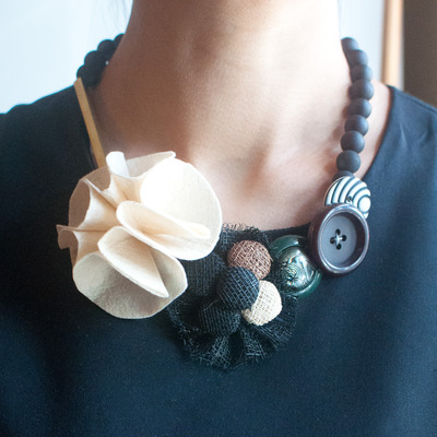 Felt white flower nylon button wedding necklace, nl0763 - Thumbnail 5