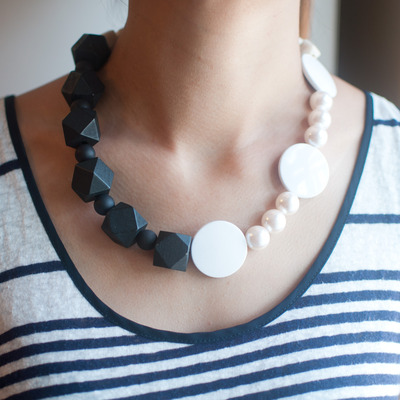 Geometric Round Beaded Black & White Necklace, NL0658