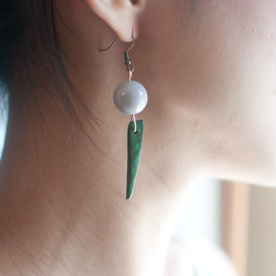 Green gray wooden long pieces beads earrings, er0697