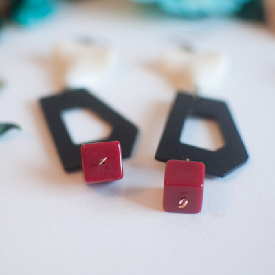 Plastic vinyl black red white drop earrings, er0660 - Thumbnail 4