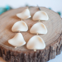 White Plastic Shell Earrings, ER0666 - Thumbnail 3